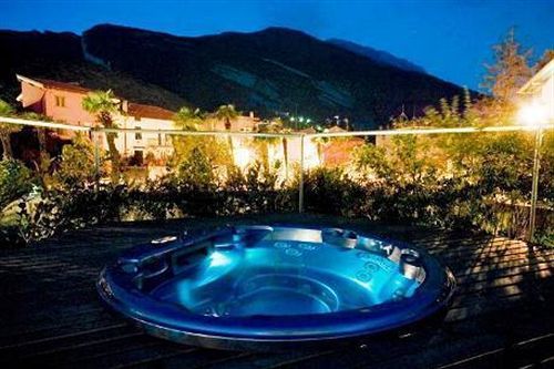 Albergo Al Caminetto Torbole Sul Garda Exteriör bild