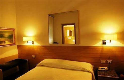 Albergo Al Caminetto Torbole Sul Garda Exteriör bild